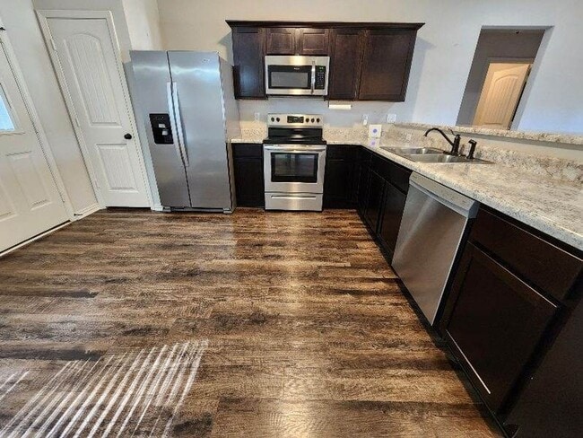 Foto del edificio - 1618 Lil Larry Dr