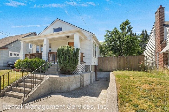Building Photo - 2 br, 1 bath House - 3606 N Farragut St.