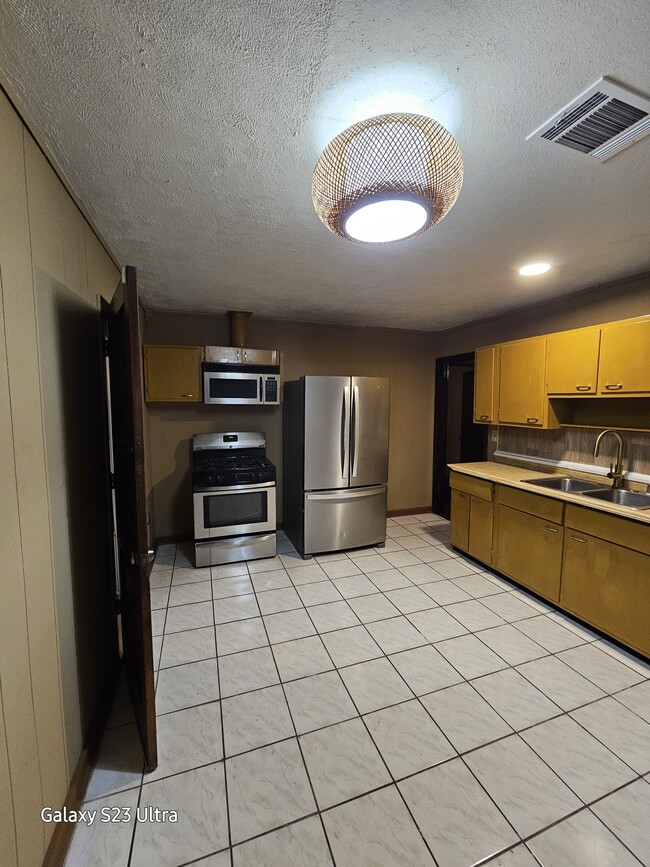 Building Photo - 4910 Airport Blvd