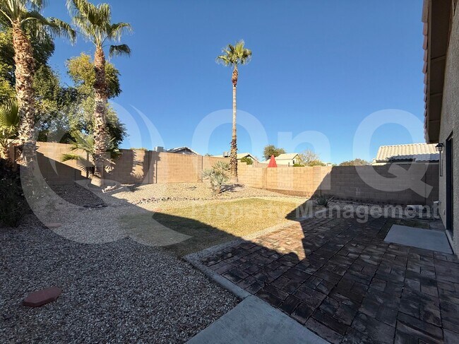 Foto del edificio - 2138 E Robin Ln