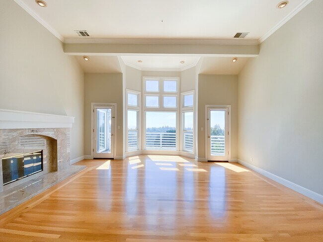 Living Room - 6101 Mazuela Dr