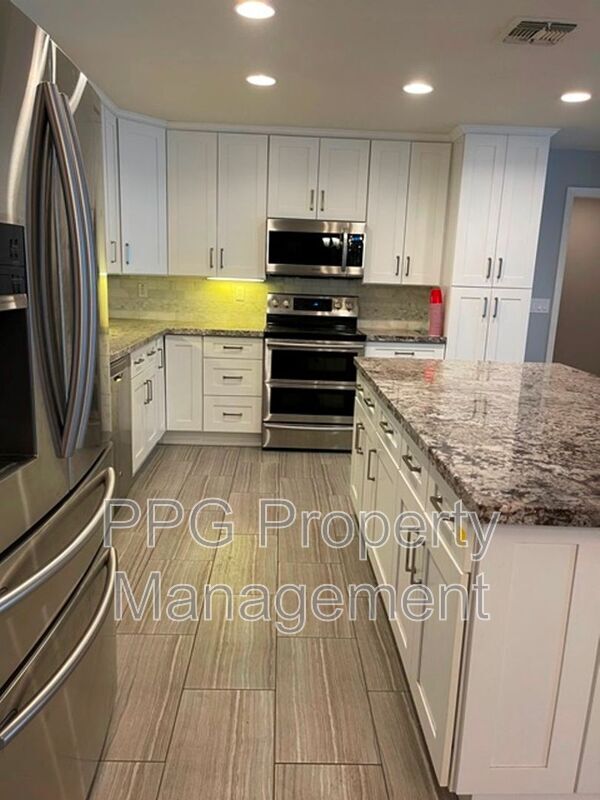Building Photo - 531 W Marlette Ave