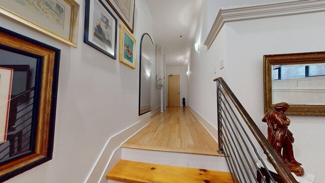 Building Photo - 417 Vine St