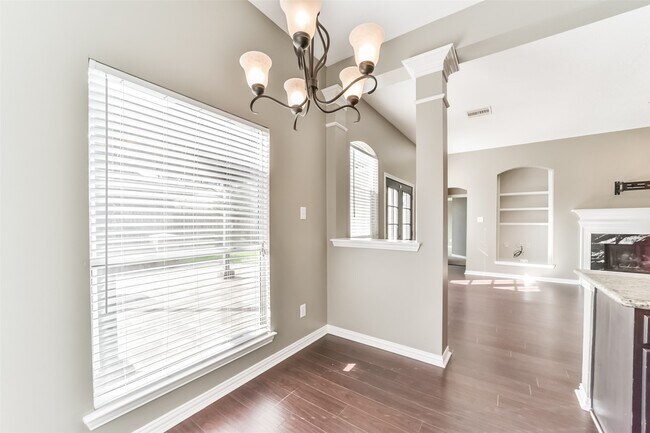 Foto del edificio - 4822 Big Cedar Cir