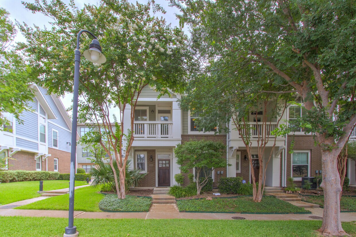 Foto principal - 1862 Summit Ave