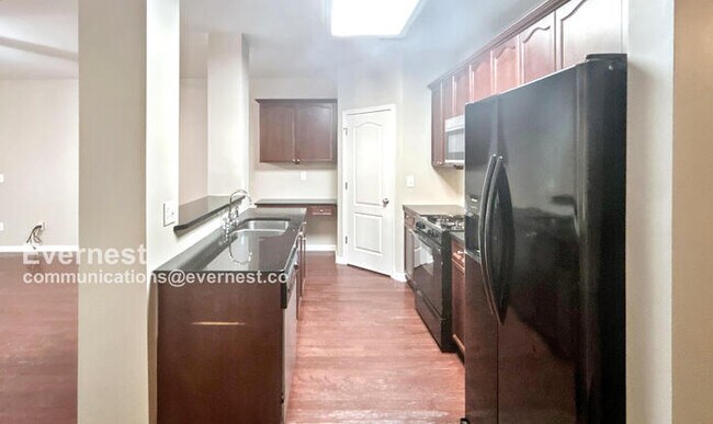 Foto del edificio - 5720 Singlebriar Ct