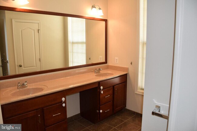 Foto del edificio - 23514 Hopewell Manor Terrace