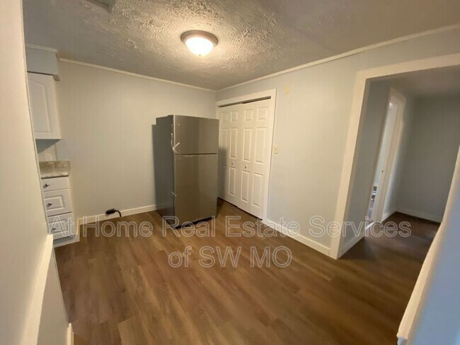 Building Photo - 2630 E Cherry St