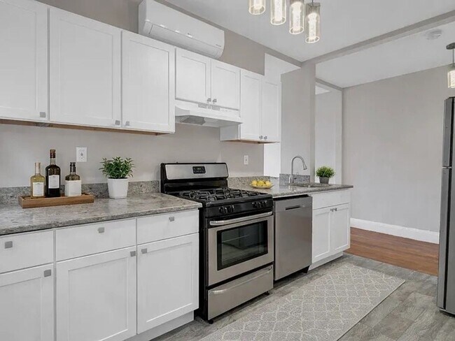 Building Photo - 331 Summit Ave