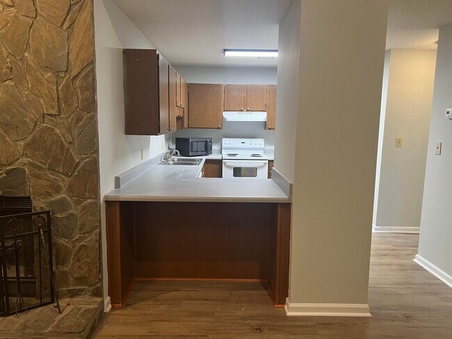 Foto del edificio - 341 Somerset Dr