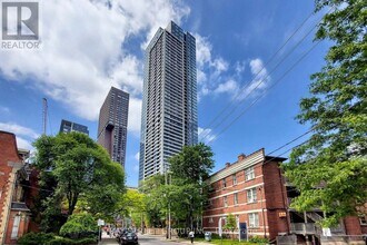 Building Photo - 609 Sherbourne St