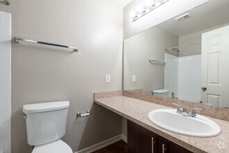 1BR, 1BA - 900SF - Breakers Premium - Bathroom - Coral Falls