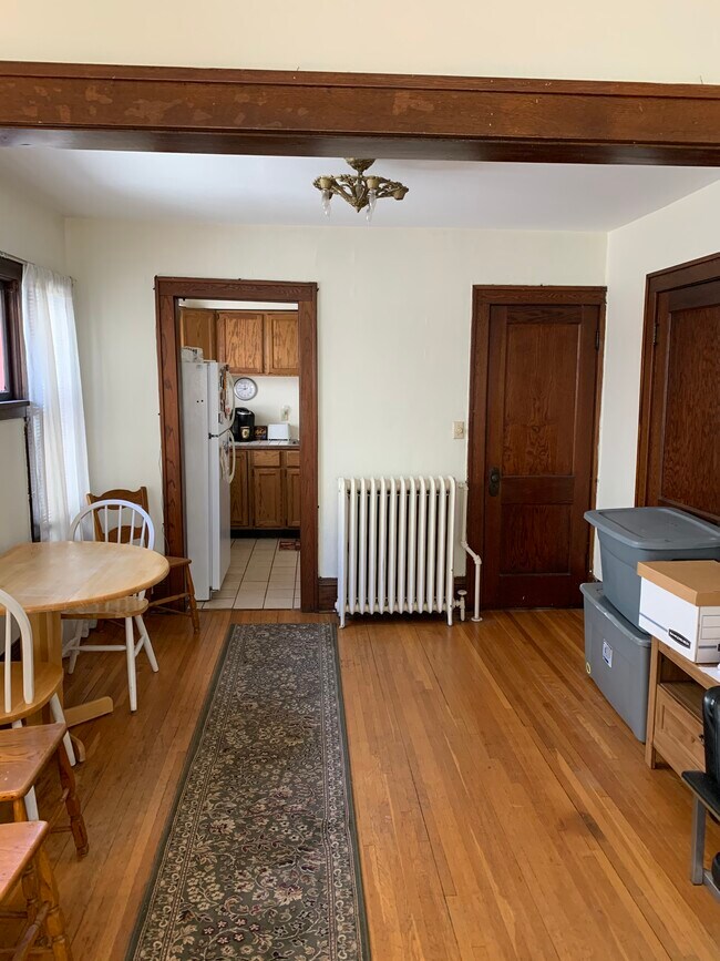 Building Photo - 663 Lincoln Ave