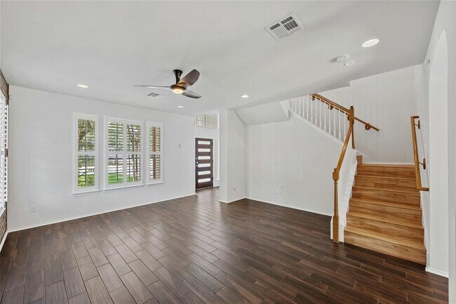 Building Photo - 4400 Chickasaw Ct