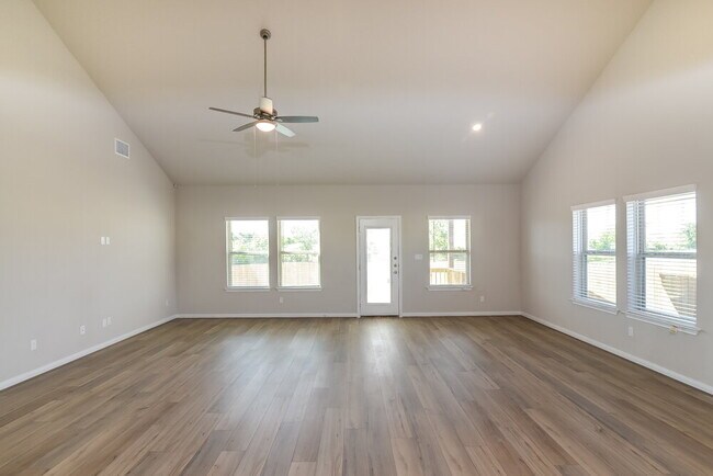 Foto del edificio - 304 Shelton Pass