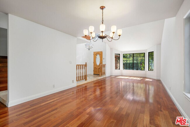 Building Photo - 13031 Magnolia Blvd