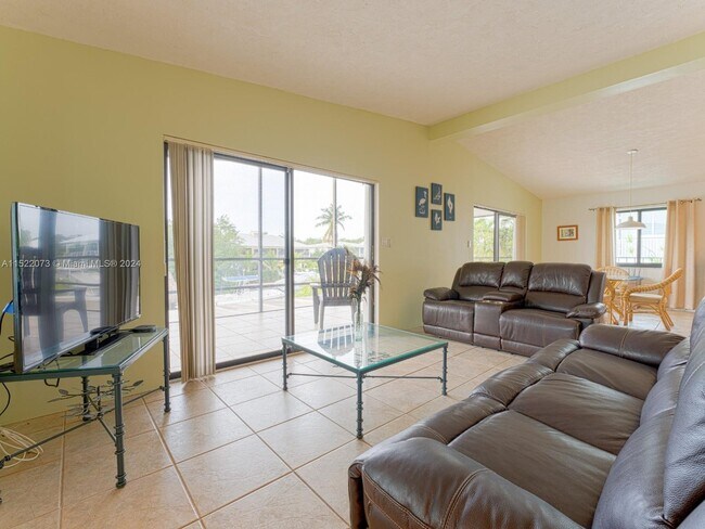 Building Photo - 877 Ellen Dr