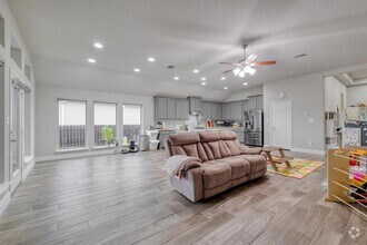 Building Photo - 2424 Orchard Way
