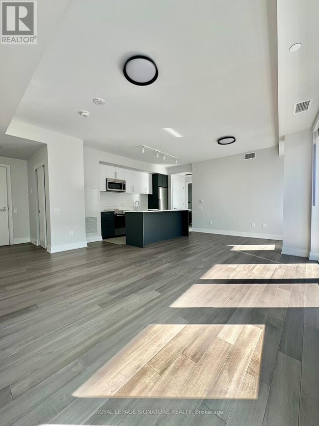 Photo du bâtiment - 2525 Bathurst St