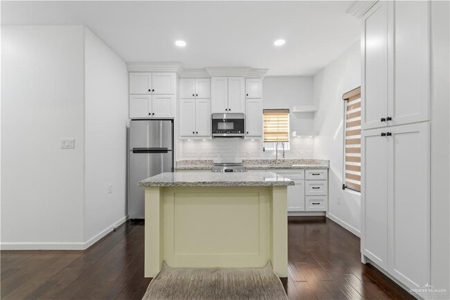 Foto del edificio - 17 Melanie Dr