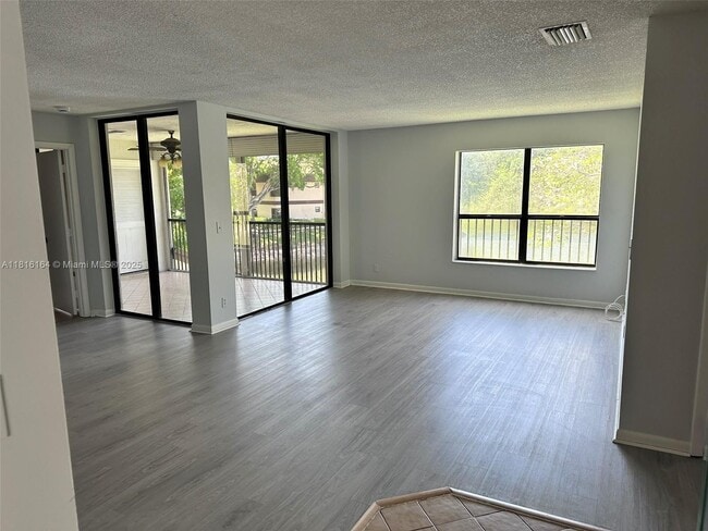 Building Photo - 2526 Carambola Cir N