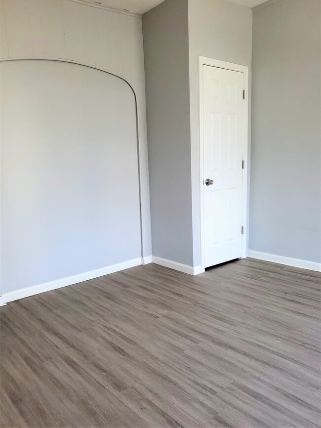 Building Photo - 105 Brown Plz