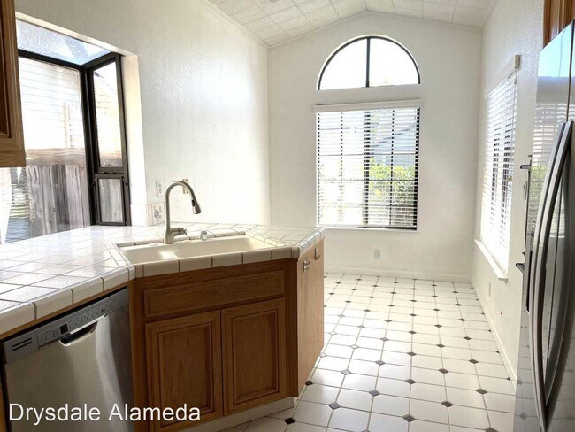 Foto del edificio - 3 br, 2 bath House - 7 Ross Rd