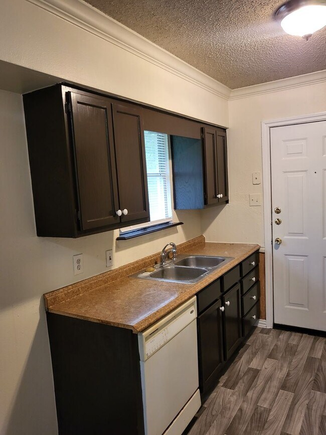 Building Photo - 244 River Oaks Cir