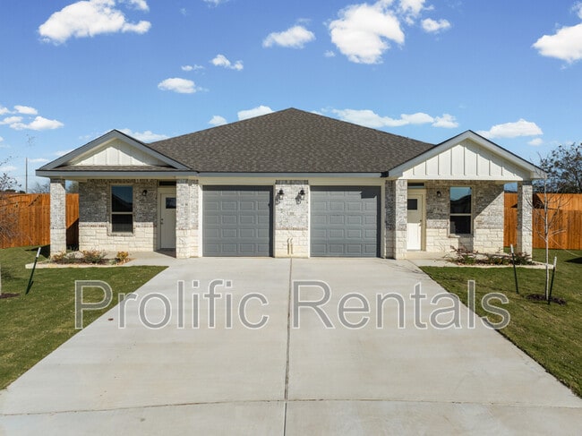 Building Photo - 111 Logan Ct