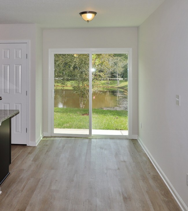 Foto del edificio - 6783 Lake Mist Ln