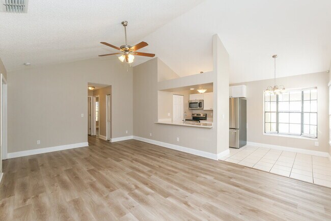 Building Photo - 623 Bellingham Pl
