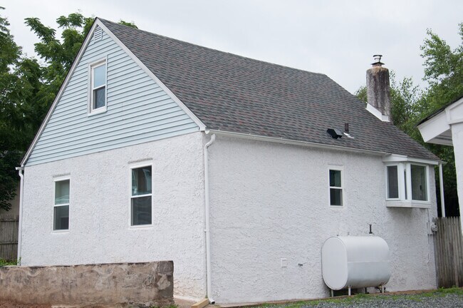 Building Photo - 130 1/2 W 2nd Ave