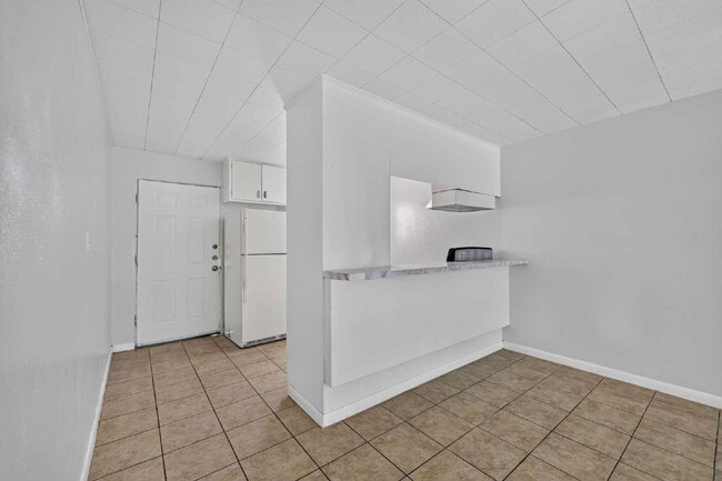 Building Photo - 1120 Valley View Dr