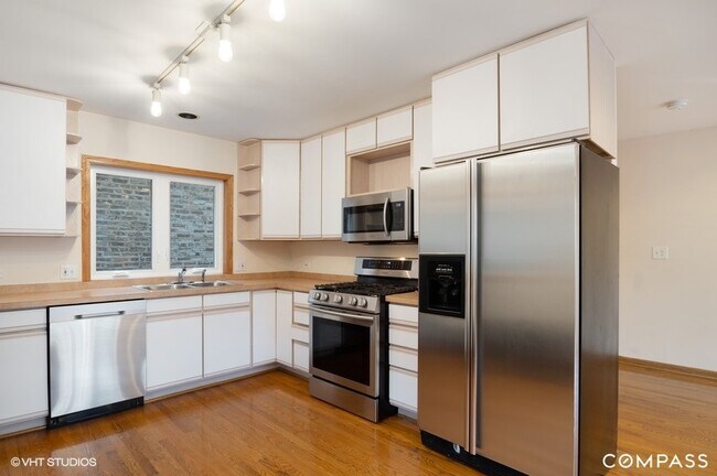Foto del edificio - 2802 N Wolcott Ave