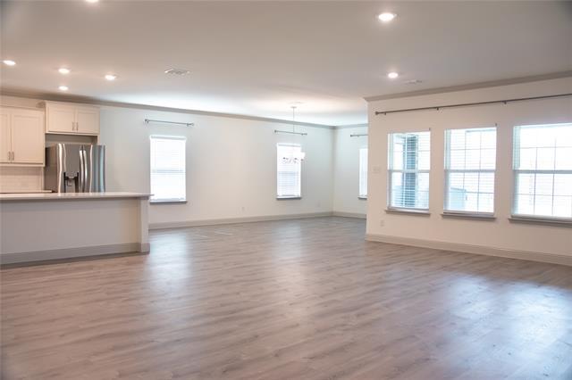 Foto del edificio - 335 Community Dr