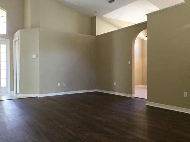 Building Photo - 1591 Crawford Dr