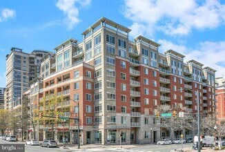 Building Photo - 820 N Pollard St