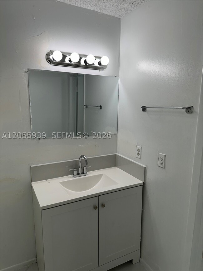 Building Photo - 9270 Fontainebleau Blvd