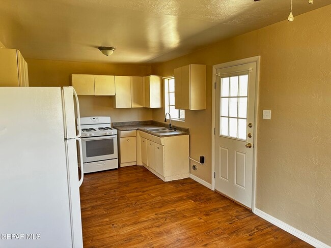 Building Photo - 5013 Sierra Madre Dr