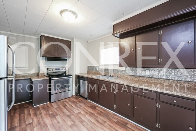 Building Photo - Close To Downtown!