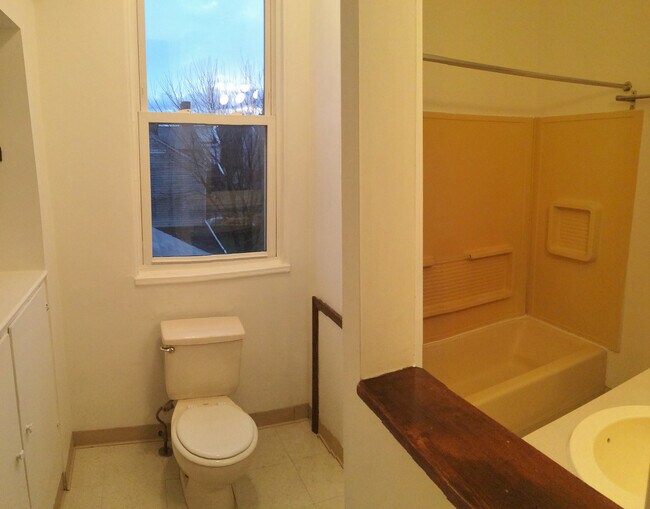 Building Photo - Lawrenceville 2 Bedroom House