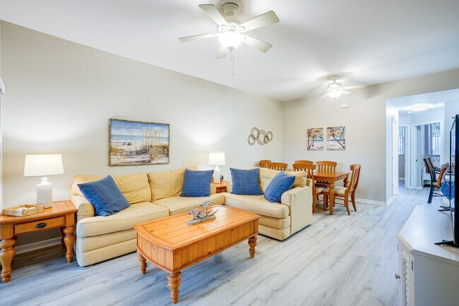 Building Photo - 15430 Bellamar Cir