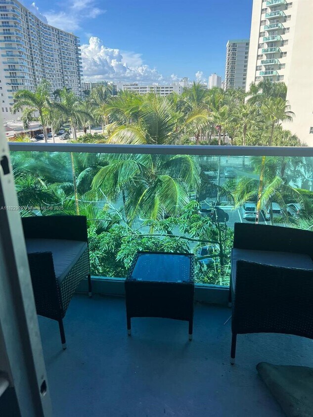 Primary Photo - 4001 S Ocean Dr