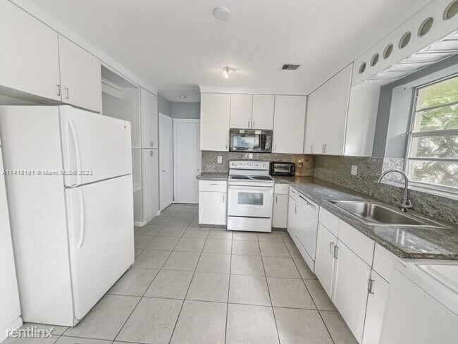 Foto del edificio - 3 br, 2 bath House - 400 Cadima Ave
