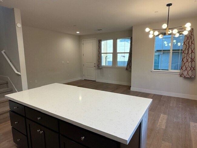 Foto del edificio - Beautiful and Modern 4 Bedroom 3 Bath Alma...