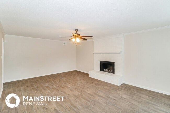 Foto del edificio - 7120 Oak Forest Dr