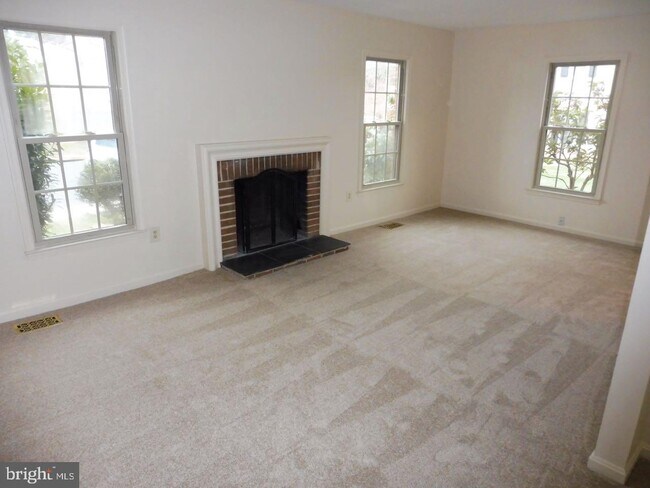 Foto del edificio - 196 Gold Kettle Dr