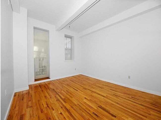 Foto del edificio - 1034 Clinton St