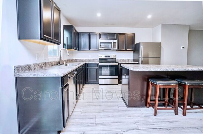Building Photo - 108 Castlebrook Dr