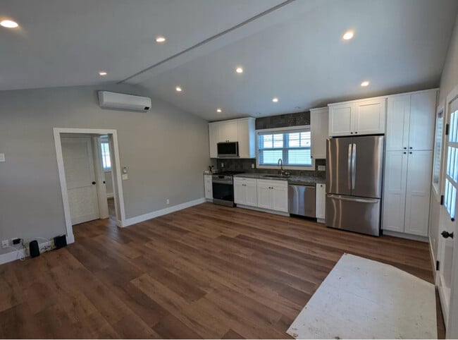 Foto del edificio - 23730 Hartland St